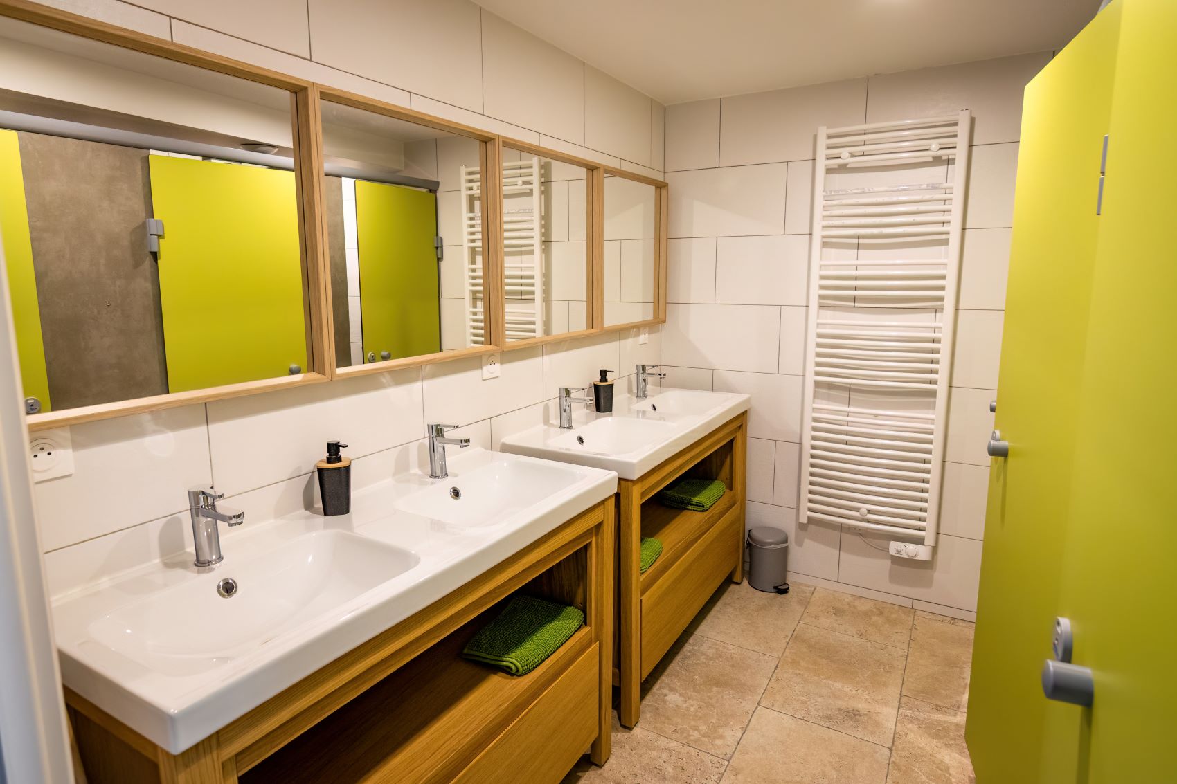 salle de bain, chambre gîte le mur d'abeilles, à Rougon, Gorges du verdon