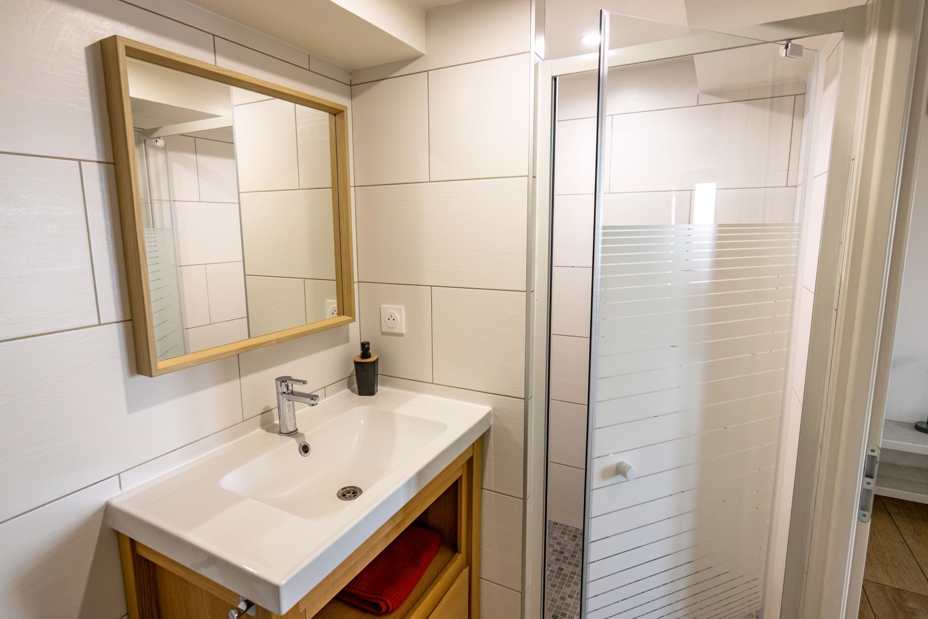 salle de bain, chambre gîte le mur d'abeilles, à Rougon, Gorges du verdon